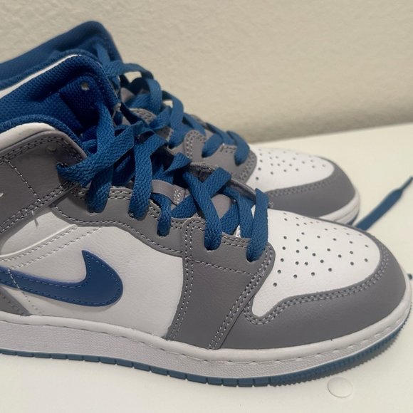 Air Jordan Retro 1 Mid - Picture 2 of 7